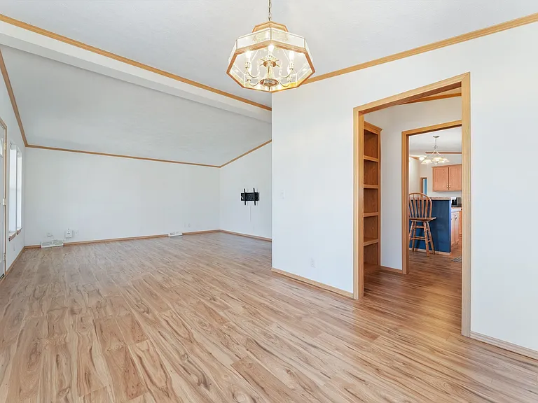 2019 S Fox St — Photo 3