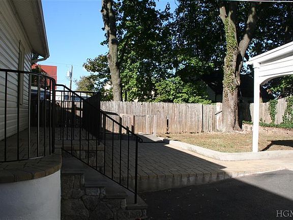 3rd image of 3 Knollwood Ave
