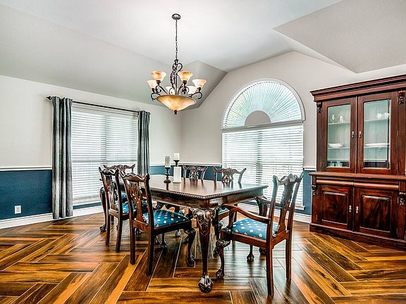 5th image of 1796 Oakmont Cir