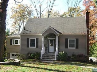 29 Spruce Ter, Wayne, NJ 07470