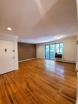 Rented by Bahar Management | media 27