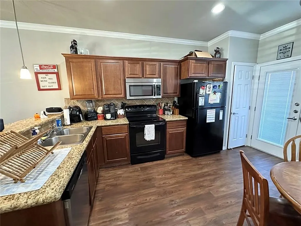 4 bed, 4.5 bath, 1856 sqft, $2,600 — Photo 4