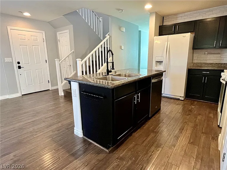 1045 Spotted Saddle St — Photo 2