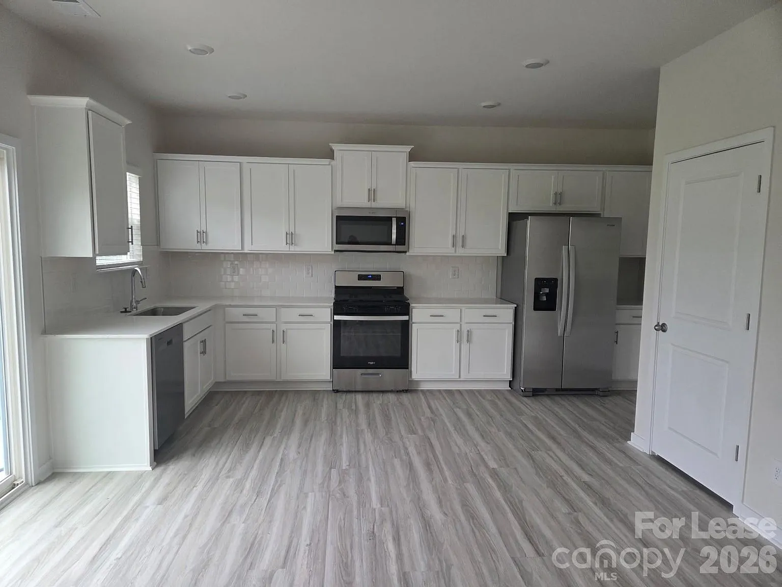 4 bed, 2.5 bath, 1613 sqft, $2,000 — Photo 3