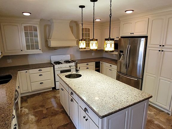 2nd image of 1409 Elsie Ln