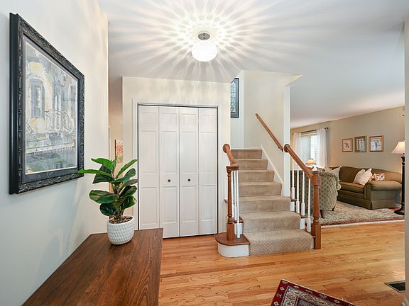 4th image of 828 Saddlewood Dr