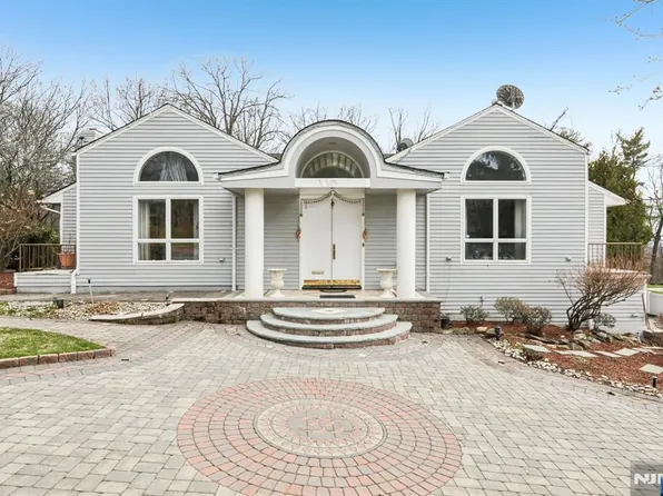 270 E Clinton Ave, Tenafly, NJ 07670