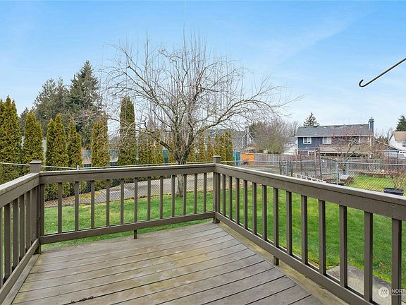 3rd image of 6220 73rd Avenue NE