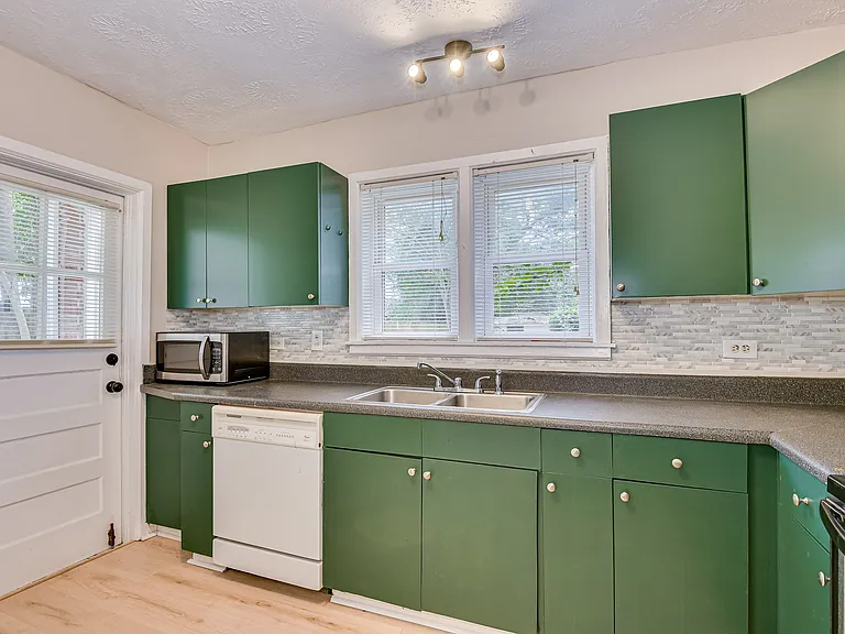 2066 Greene St — Photo 18
