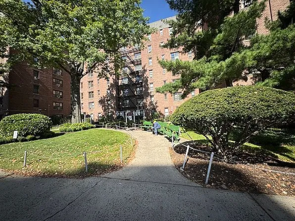 112-25 34th Ave #3E, Corona, NY 11368