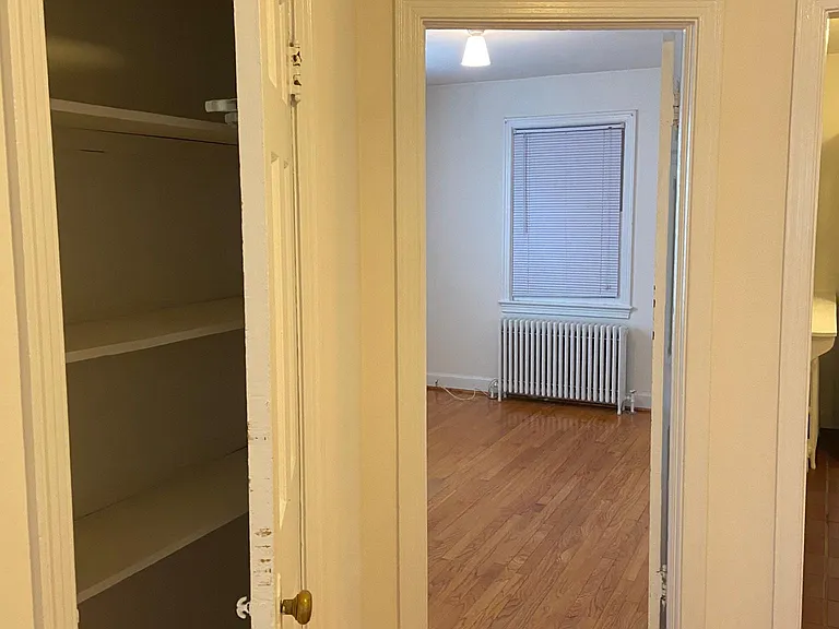 1501 N Rhodes St — Photo 10