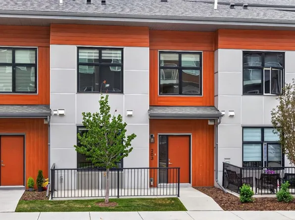 400 S Belmont St SW #203, Calgary, AB T2X 4C1