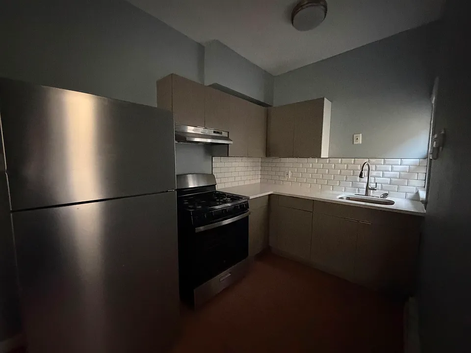 1048 Broadway #4E