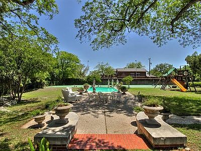 1st image of 114 E Kings Hwy