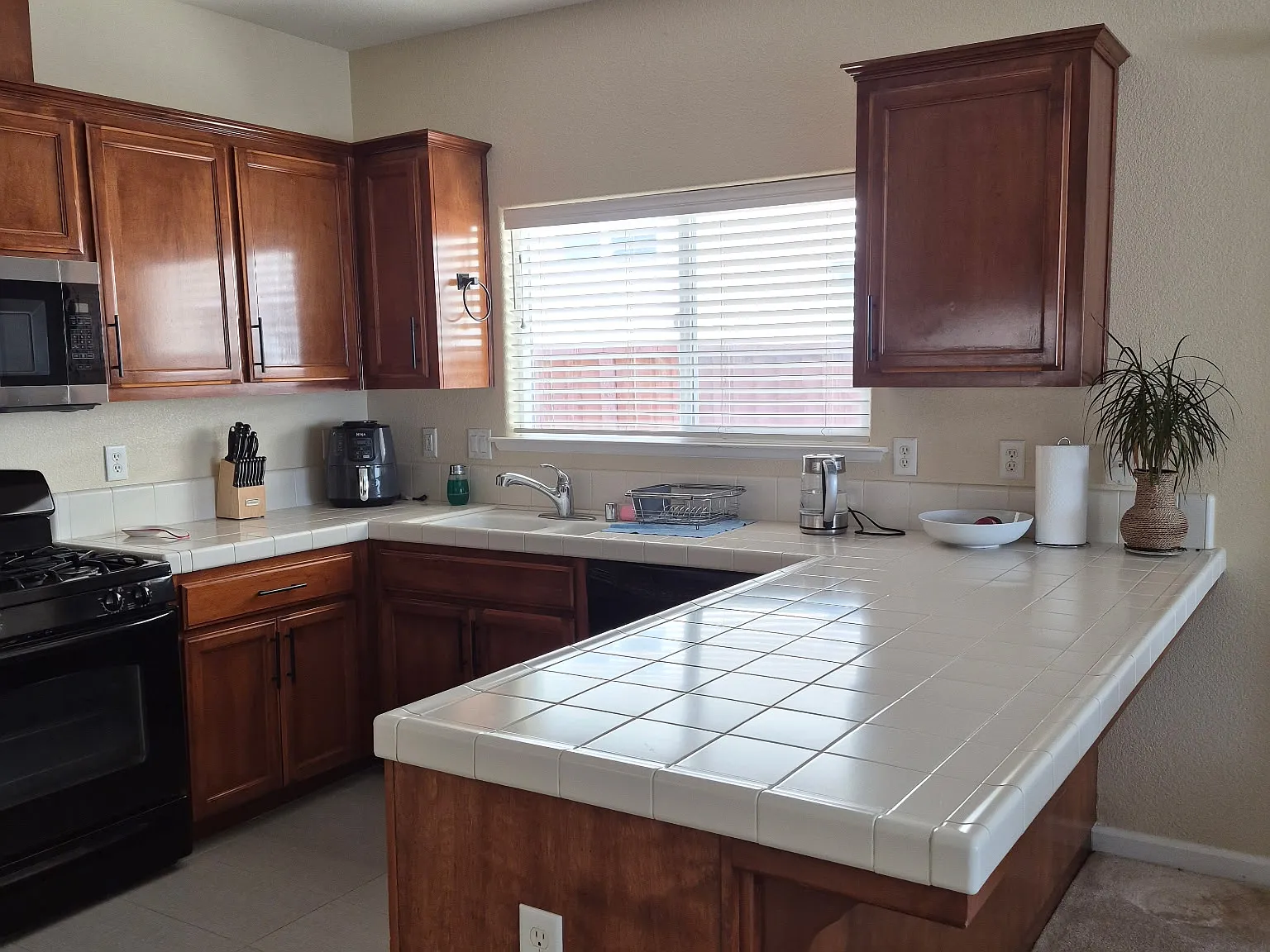 3 bed, 1370 sqft, $2,250 — Photo 3