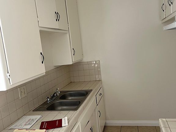 4th image of 3626 Locke Ave #1
