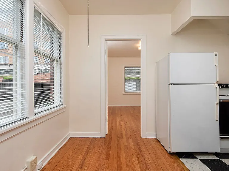 608 Belmont Ave E — Photo 11