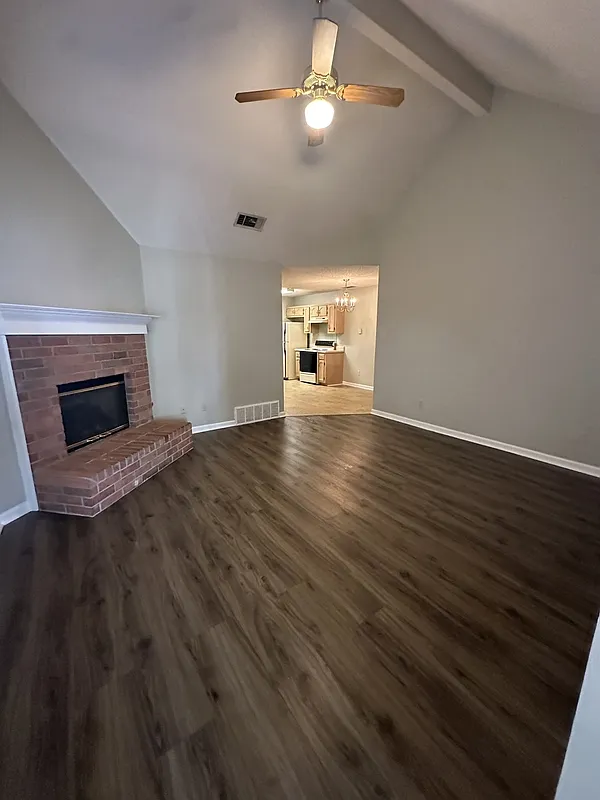 2 bed, 2.0 bath, 1034 sqft, $1,295 — Photo 2