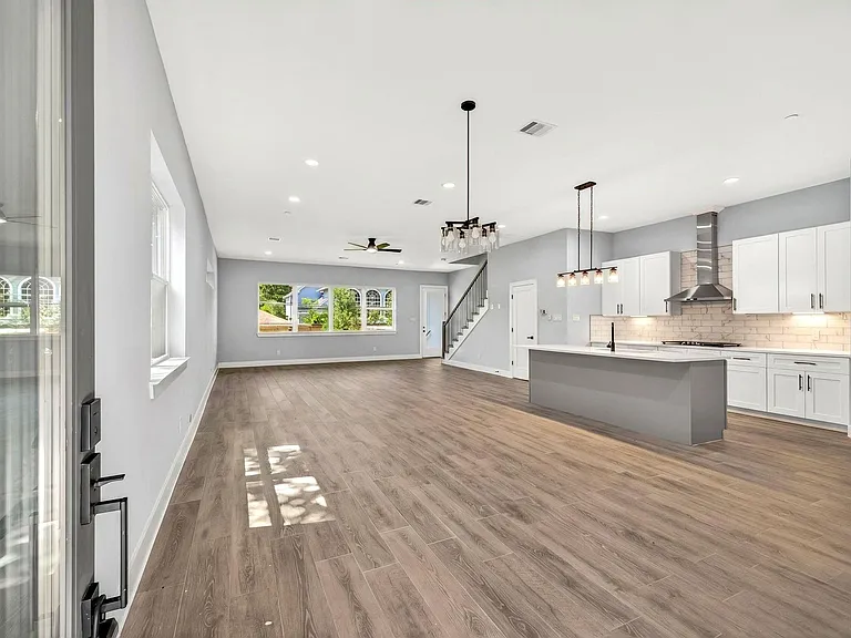 4517 Larch Ln — Photo 5