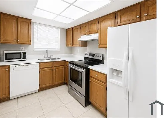 3 bed, 1273 sqft, $3,400 — Photo 1