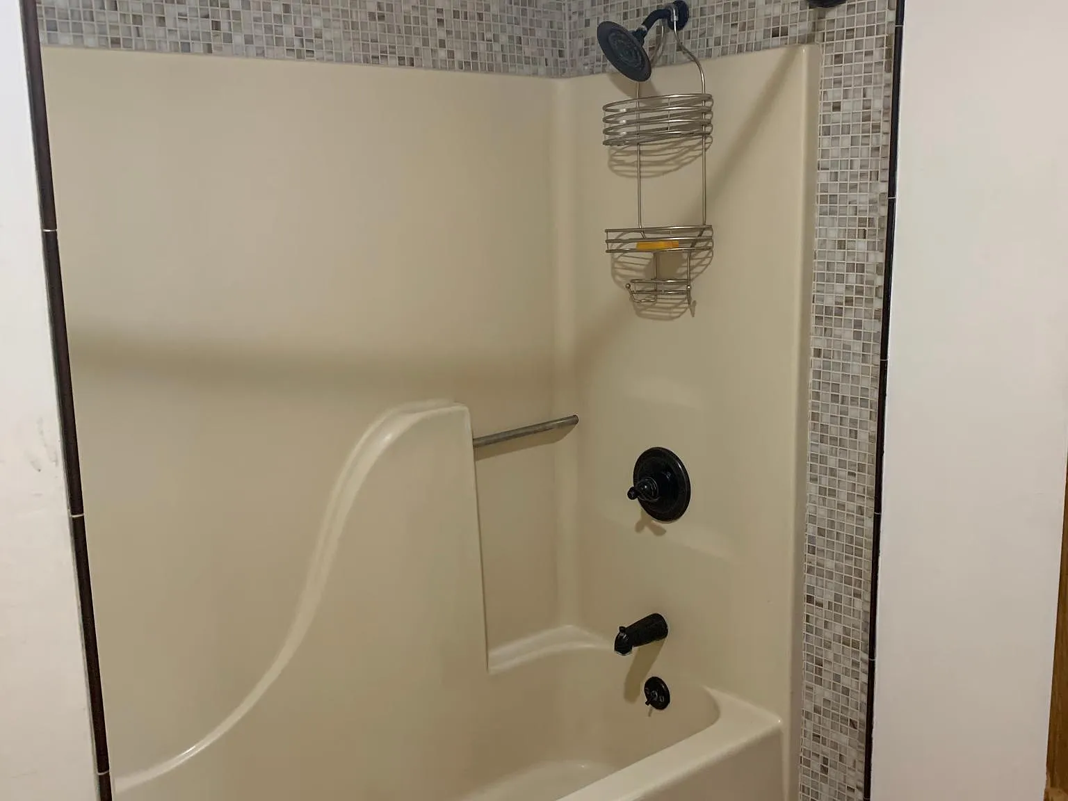 3 bed, 1.5 bath, 1500 sqft, $2,025 — Photo 4