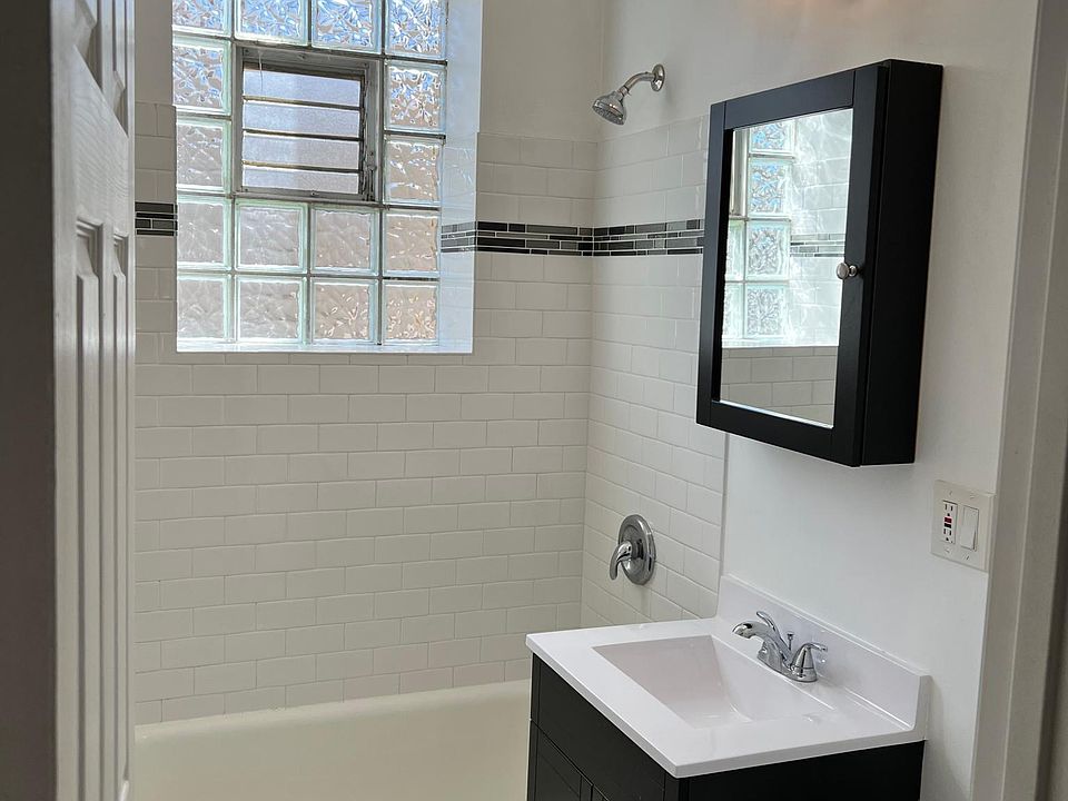 1st image of 3714 N Hoyne Ave #1