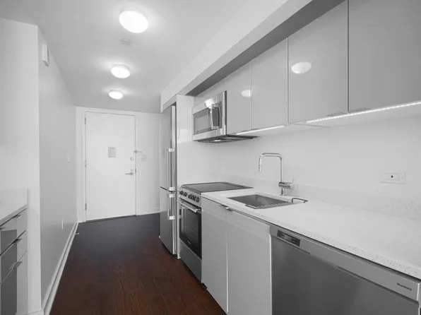 400 West 113th Street image 7 of 22