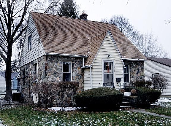 2nd image of 3018 Lowell St