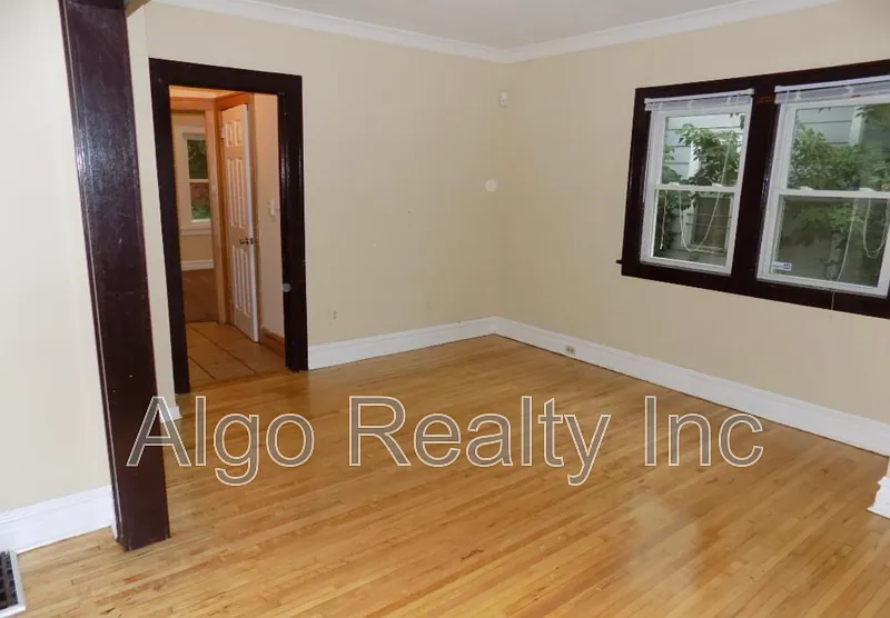 4 bed, 1.0 bath, 1305 sqft, $2,545 — Photo 3