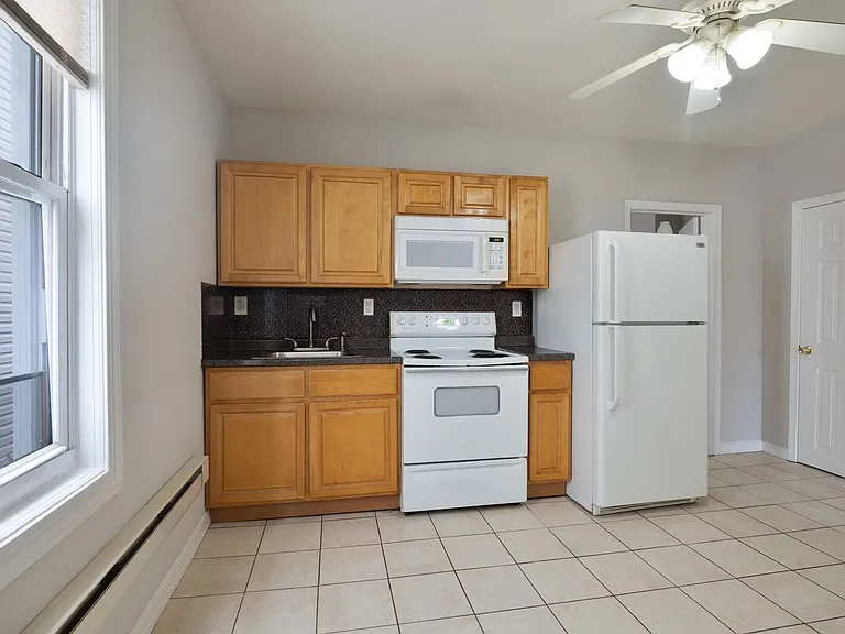 524 N Preston St — Photo 4