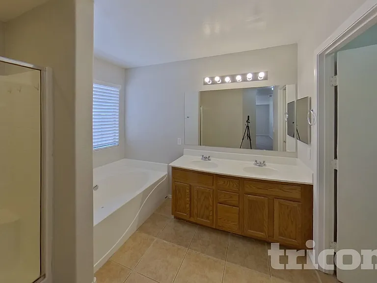 43714 W Cale Dr — Photo 8