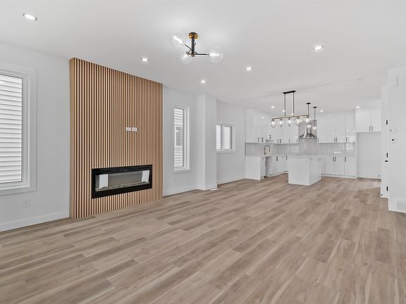 3rd image of 324 Roberts Cres