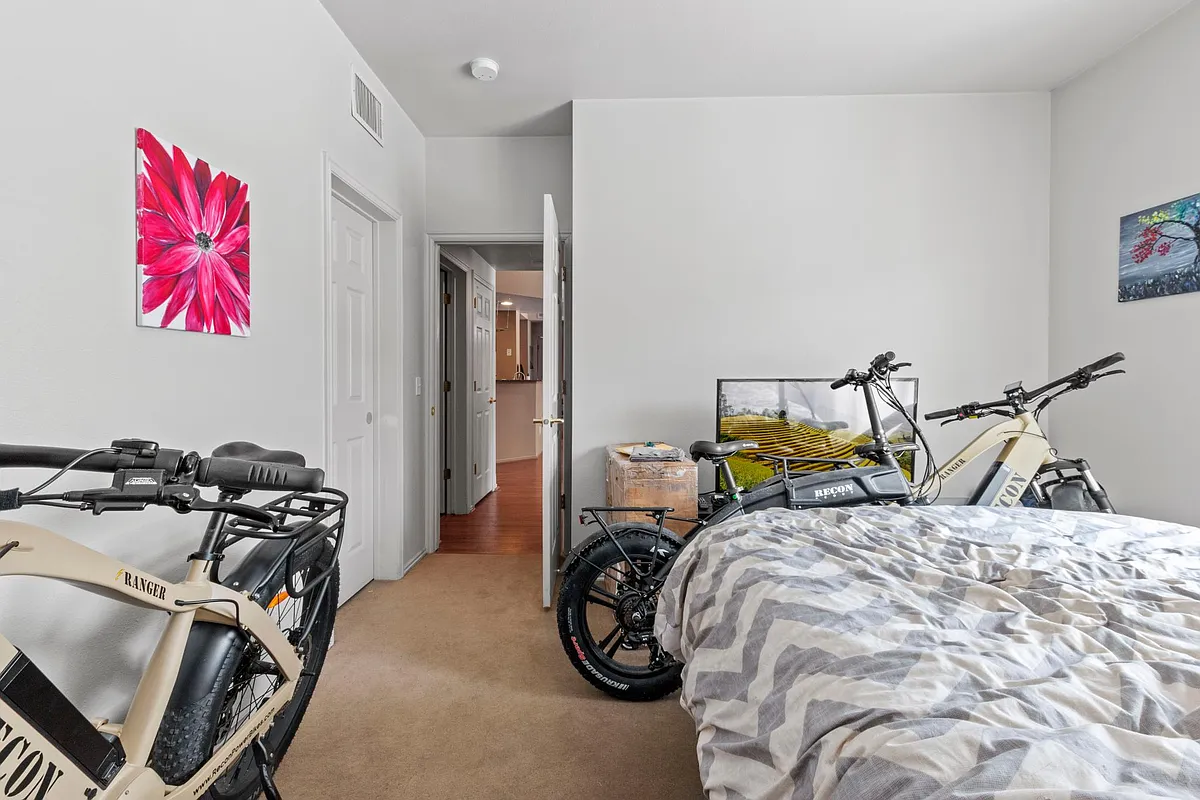 Building Photo - 900 Bitner Rd #3 BR