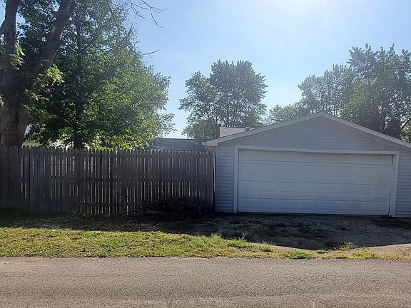 2nd image of 1441 E Broadway St