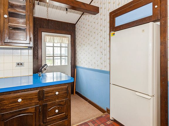 5th image of 518 W Meadow Ave