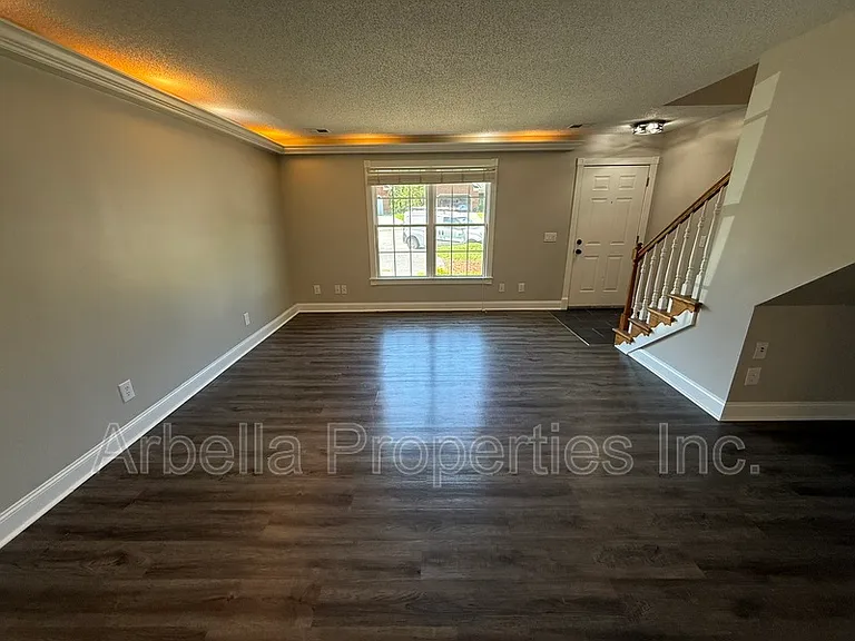 1735 Blakewood Ct — Photo 5