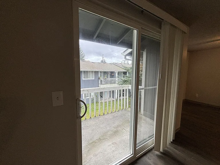 Bridgeporter Apartments — Photo 13