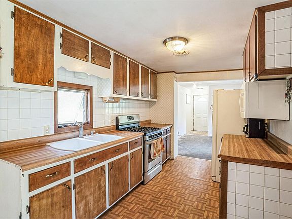 3rd image of 308 163rd St N