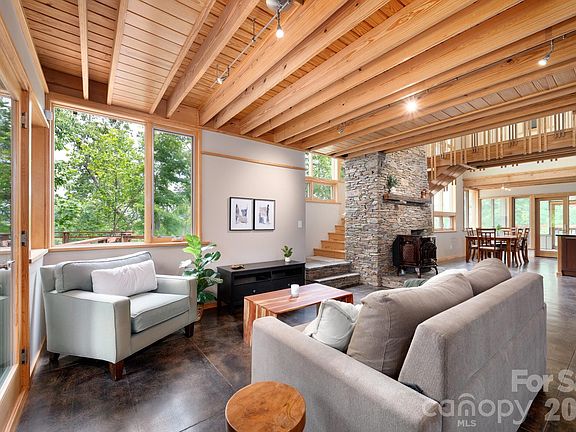 3rd image of 588 Long Branch Rd