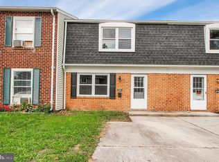 323 Village Dr, Gettysburg, PA 17325