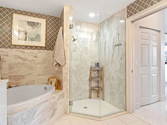4th image of 3965 Bishopwood Ct E Unit 105