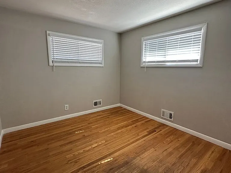 6820 Larsh Dr — Photo 7