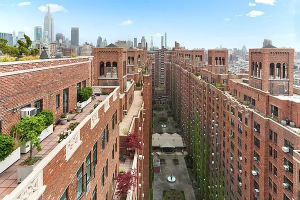 Rented by Douglas Elliman | media 18