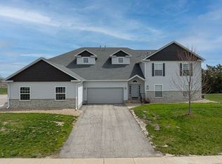 4500 Westchester Dr NE UNIT A, Cedar Rapids, IA 52402