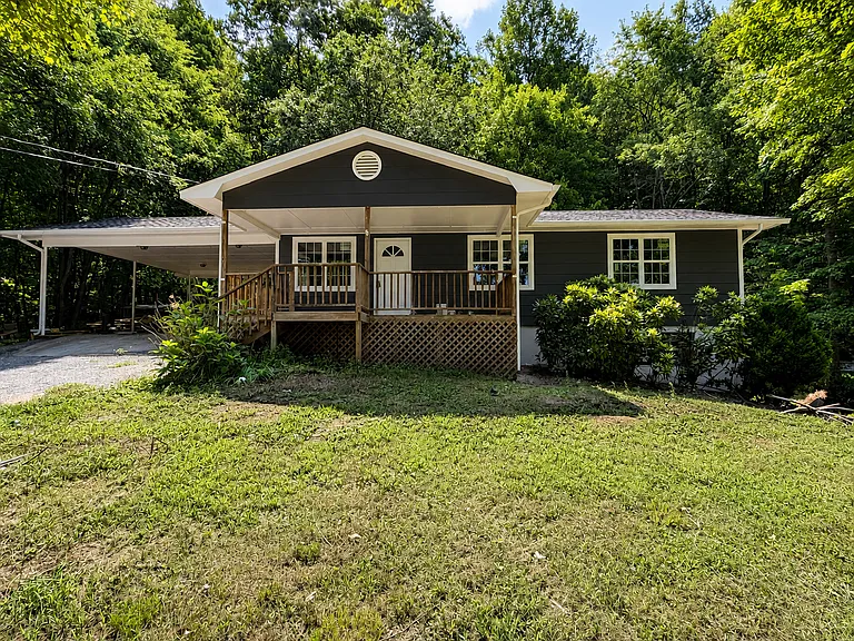 631 Medlin Rd NW — Photo 1