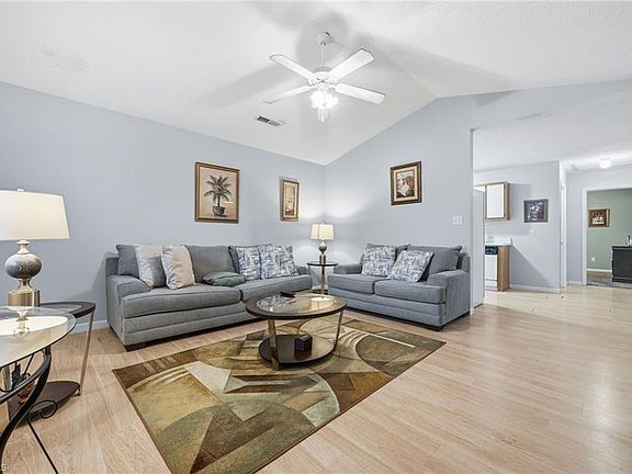5th image of 2424 Stratford Crossing Dr
