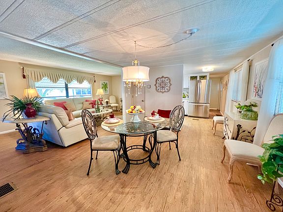 4th image of 4542 Friendly Harbor St