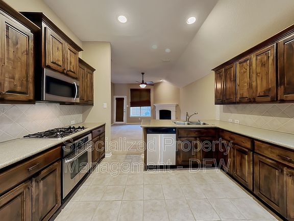 5th image of 2708 Waterdance Dr