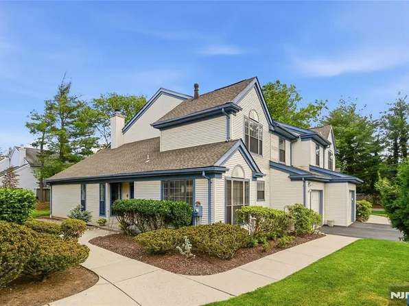 107 Suleski Ct, Mahwah, NJ 07430
