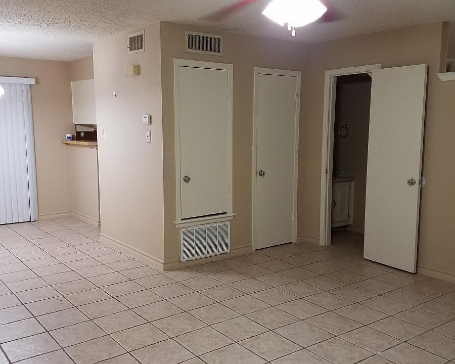 1st image of 909A Castle Heights Dr